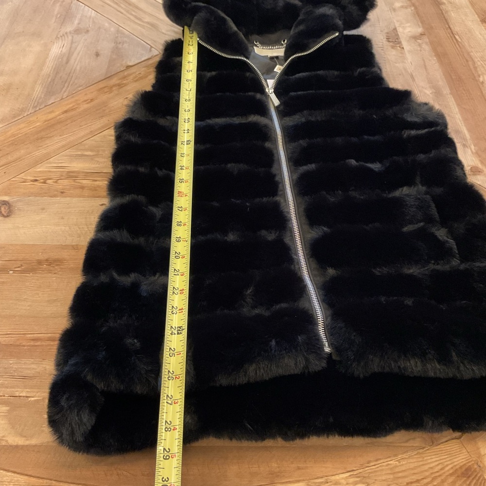 Michael Michael Kors Black Faux Fur‎ Vest NWT - Picture 9 of 10